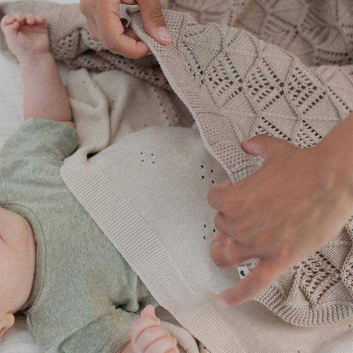 Knitted Wavy Blanket