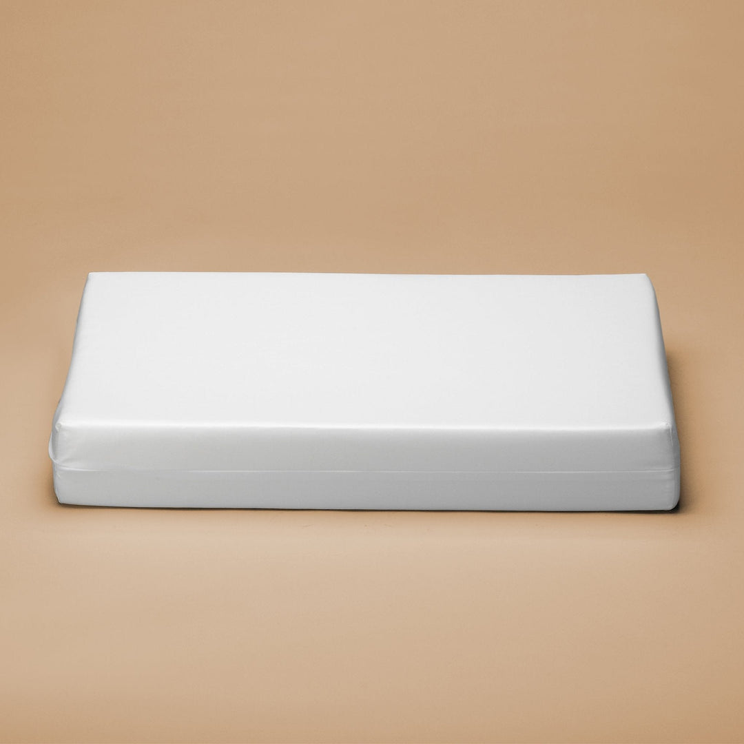 Moonlight Little Dreamer Mini Crib Mattress by Moonlight Slumber - close-up detail